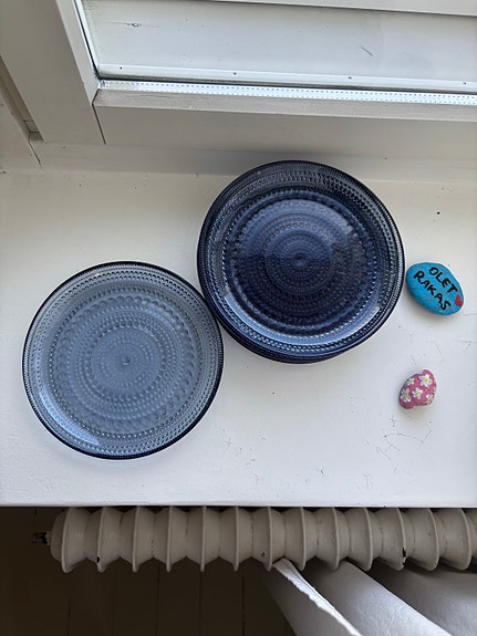 Iittala Kastehelmi lasilautaset tummansininen