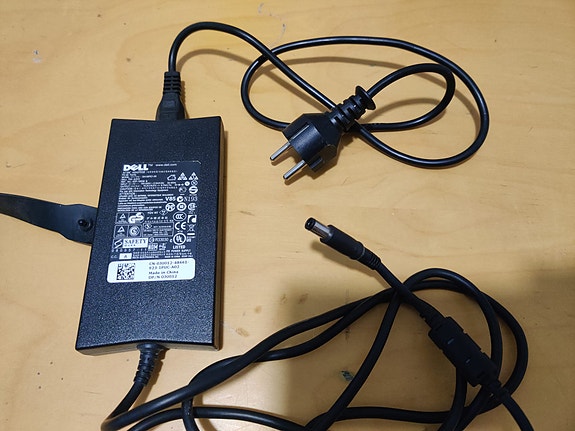 Dell DA130PE1-00 – 130W 19.5V 6.7A 5.0mm Läppärin laturi