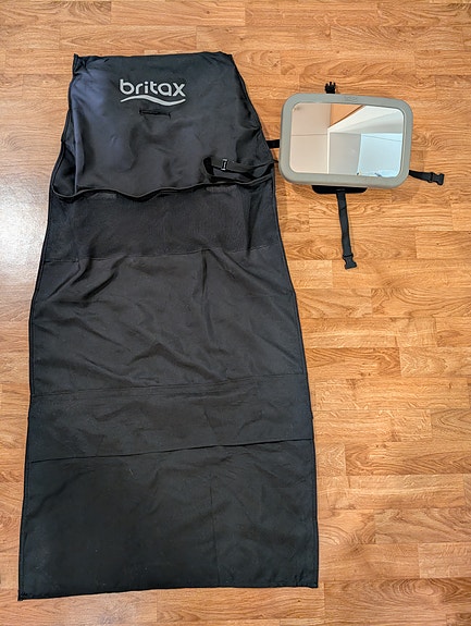 Britax istuinsuoja ja peili autoon