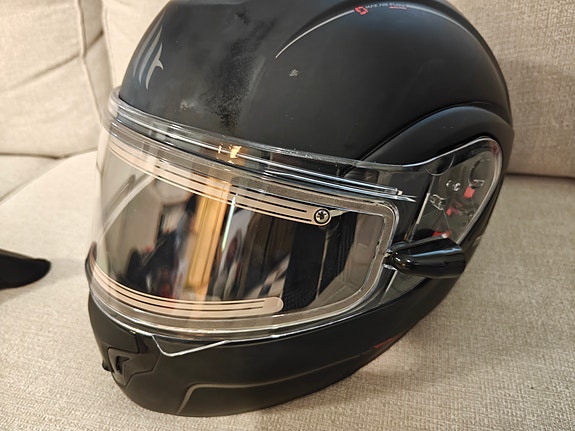 MT Atom SV avattava kypärä XL 61-62 lämmitettävä visiirillä