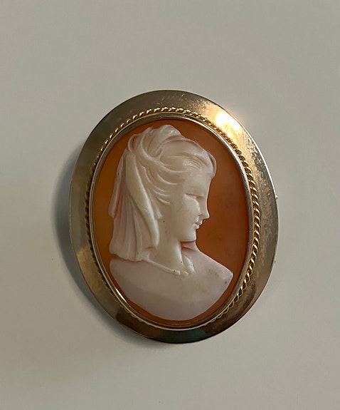 Camee riipus/rintaneula 14k kultaa