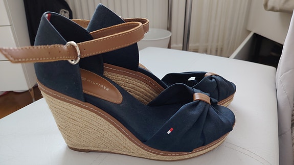 Tommy Hilfiger kiilakorkokengät (38)
