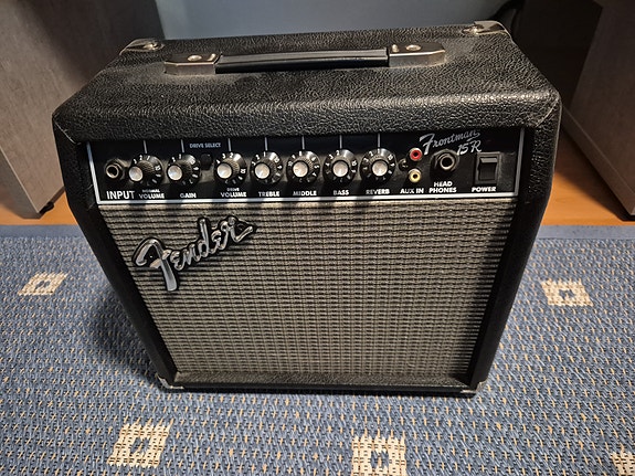 Fender Frontman 15R kitaravahvistin