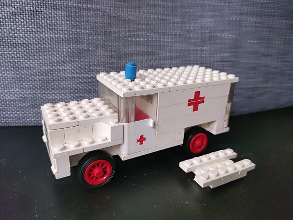LEGO ambulanssi, 338-1