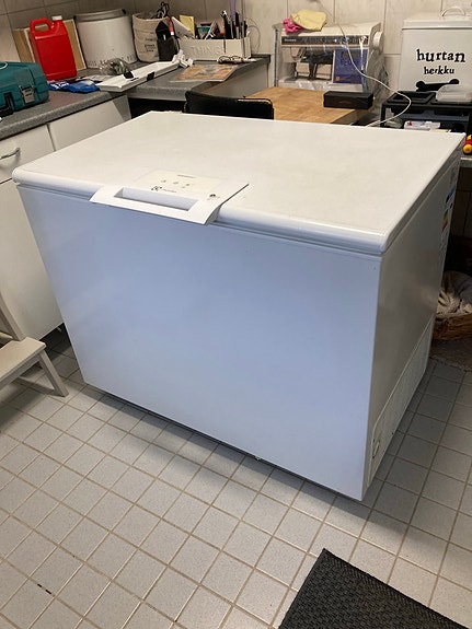 Electrolux arkkupakastin 216 L varattu