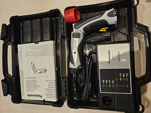 Panasonic EY7410 ruuvinväännin + akut