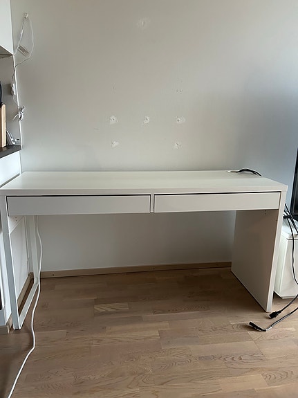 IKEA MICKE työpöytä