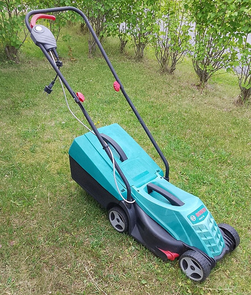 Sähkökäyttöinen Bosch Rotak 32 ruohonleikkuri