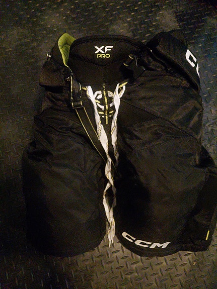 CCMM Tacks XF Pro jääkiekkohousut JR L musta