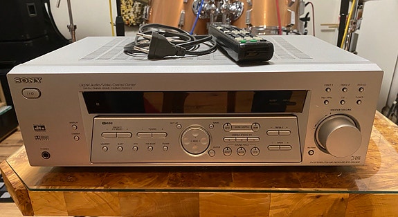 Sony viritinvahvistin kaukosäätimellä