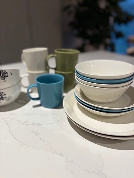 Iittala Teema astiasto (lautasia, kulhoja ja mukeja)