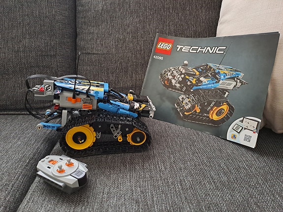 Lego Technic stunttikilpa-auto