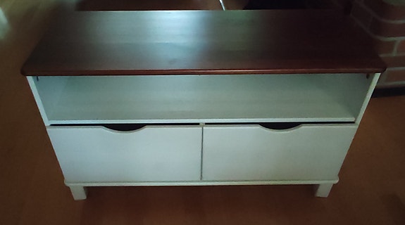Puinen tv-taso