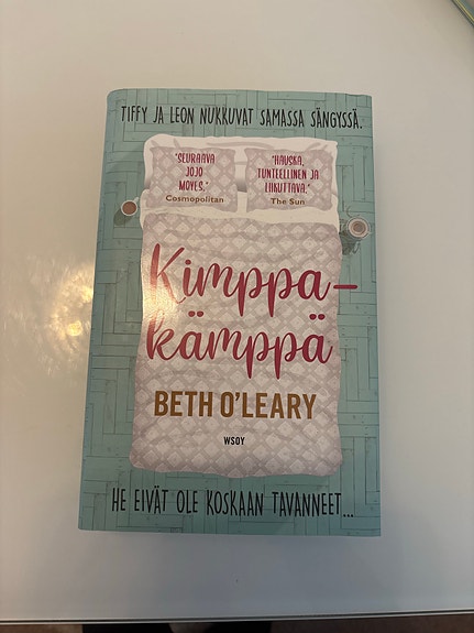 Beth O’Leary-Kimppakämppä- kirja