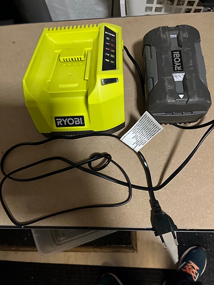 Ryobi 36v lithium+ 4Ah akku ja laturi