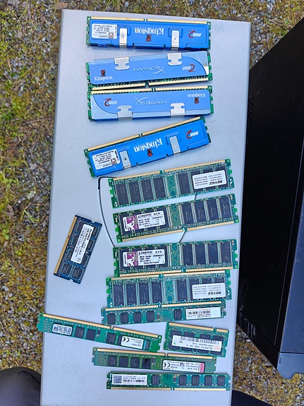 RAM-muistikampoja (512 MB - 2 GB)