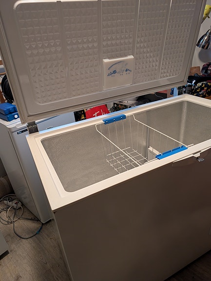 Whirlpool 320 litran arkkupakastin