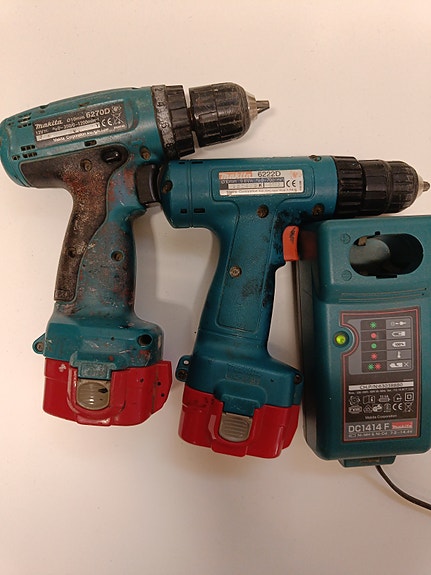 Makita 6270D ja 6222D akkuporakoneet 12V laturilla