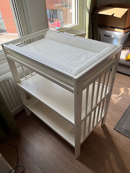 Ikea hoitopöytä