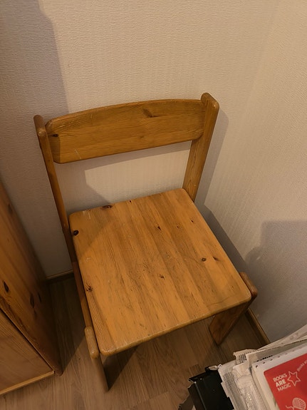 Mäntyinen tuoli