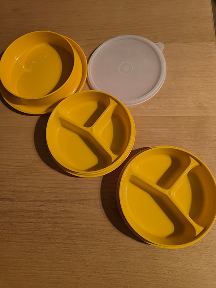 Lasten lautasrasia (Tupperware)