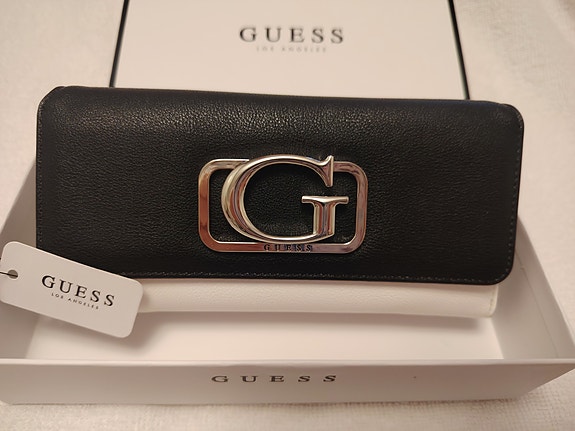 Guess uusi lompakko