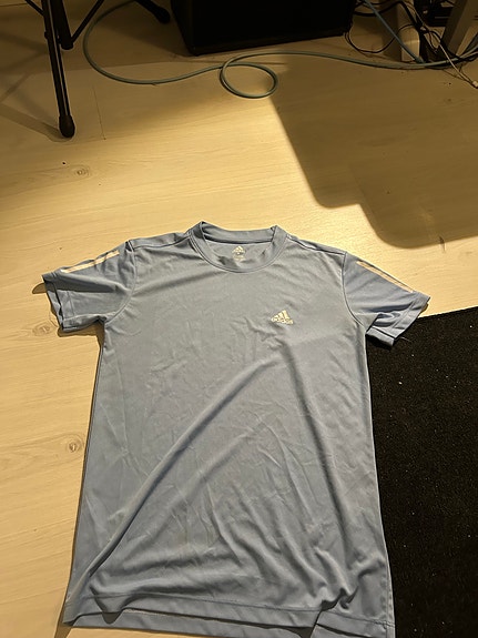 Adidas tekninen t-paita