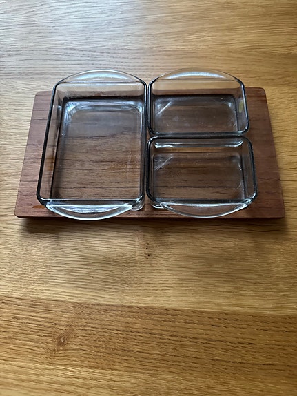 Tanskalainen design teak tarjotin lasiastioilla