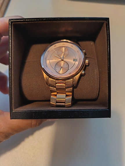 Aivan ihana Michael Kors -kello boxeineen