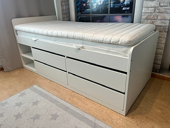 Uudenveroinen SLÄKT -sänky laatikoilla 90x200 + sälepohja + patja + sijauspatja