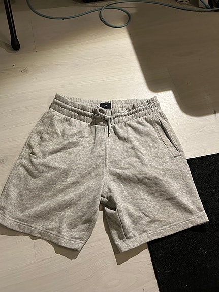 H&M miesten college shortsit