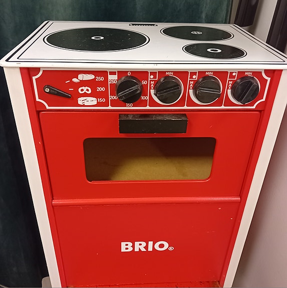BRIO leikkikeittiö liesi uuni punainen
