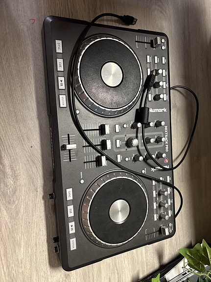 Numark DJ-kontrolleri USB-liitännällä