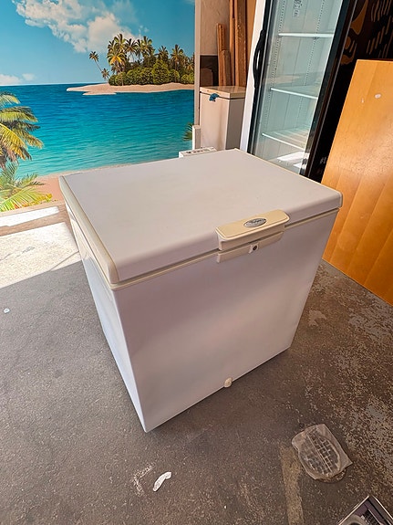 Arkkupakastin whirlpool