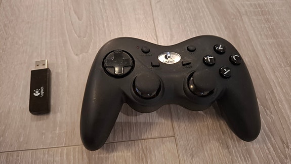 Logitech langaton peliohjain
