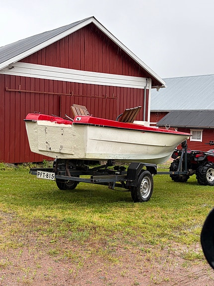 Vene, traileri  ja Evinrude 20 hv perämoottorit