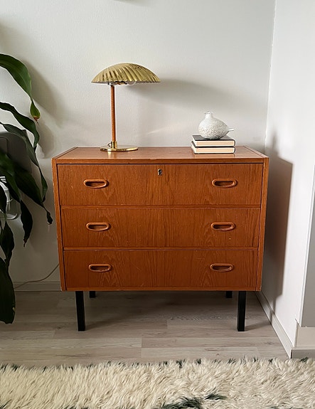 Vintage teak lipasto