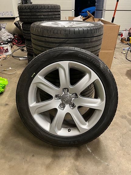 Audi kesärenkaat vanteilla
