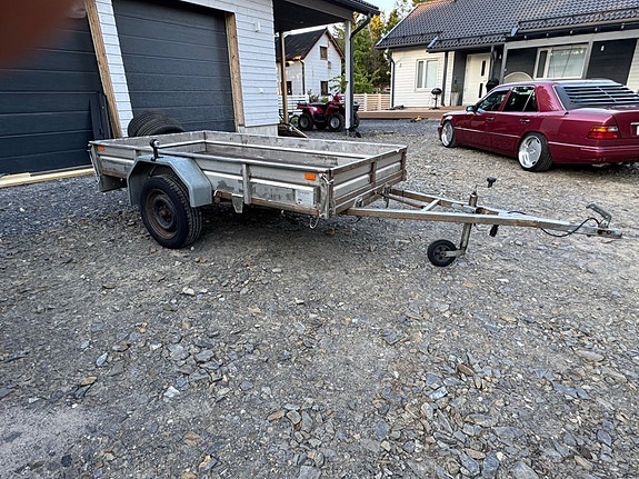 Omavalmiste MR-5-C01 peräkärry jarruton