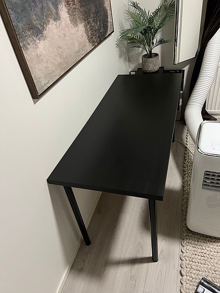 IKEA musta kirjoituspöytä / työpöytä