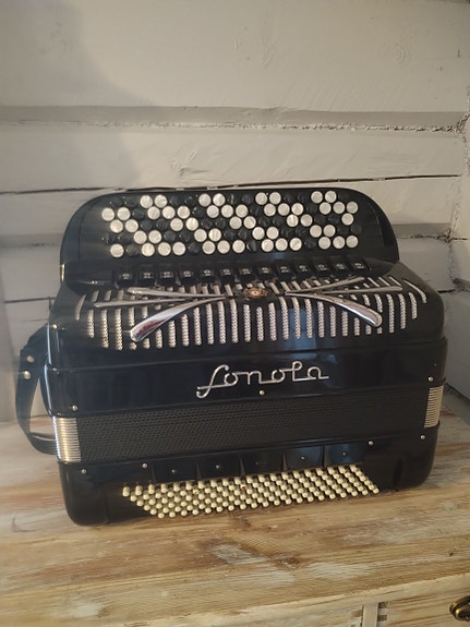 Haitari, harmonikka.