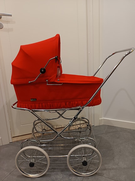 Myydään Brion retro-nukenvaunut