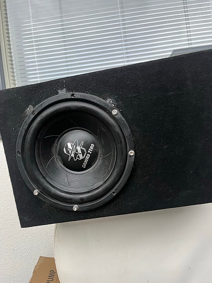 Ground Zero -subwoofer kotelossa.