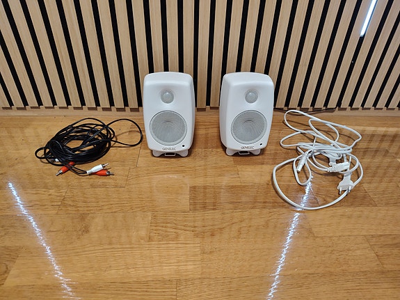 Genelec G One, valkoinen, 2kpl (pari)