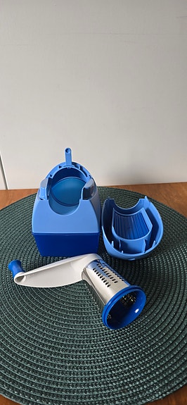 Tupperware raastin