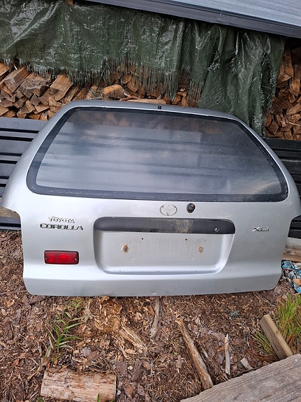 Toyota corolla e10 peräluukku