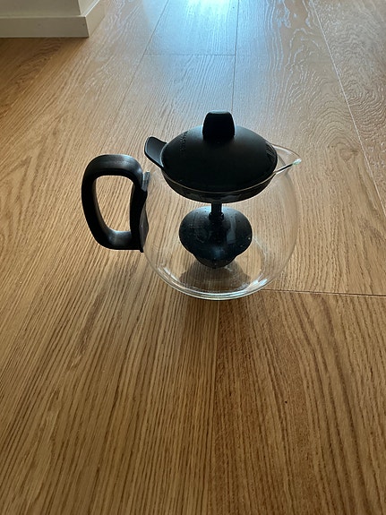 Tupperware lasinen teekannu/teepannu sihdillä