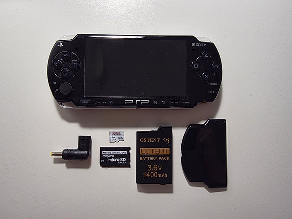 PSP Slim (Pelivalmis Paketti!)