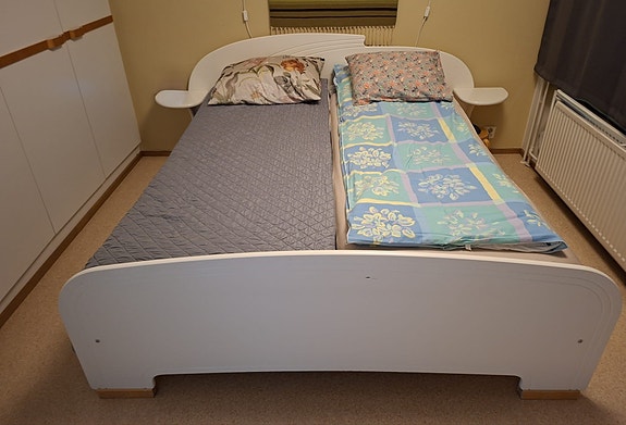 Valkoinen 160 cm leveä parisänky