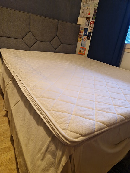 Myytävänä parisänky